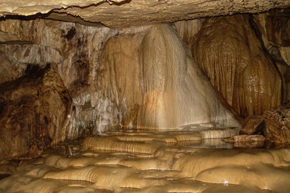 Tour de Exploración en las Cavernas de Venado